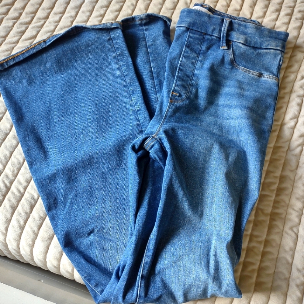 Good american flare jeans
